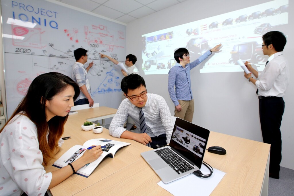 160721 Hyundai Motor Establishes Project IONIQ Lab (1)