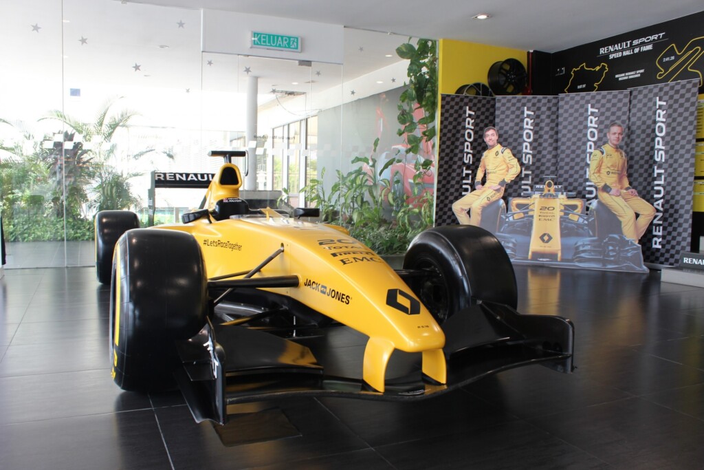 2016 Renault R.S. 16 Formula One model car_2