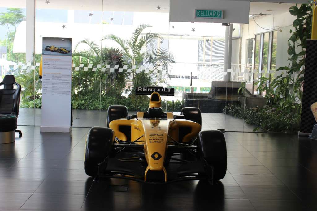 2016 Renault R.S. 16 Formula One model car_3