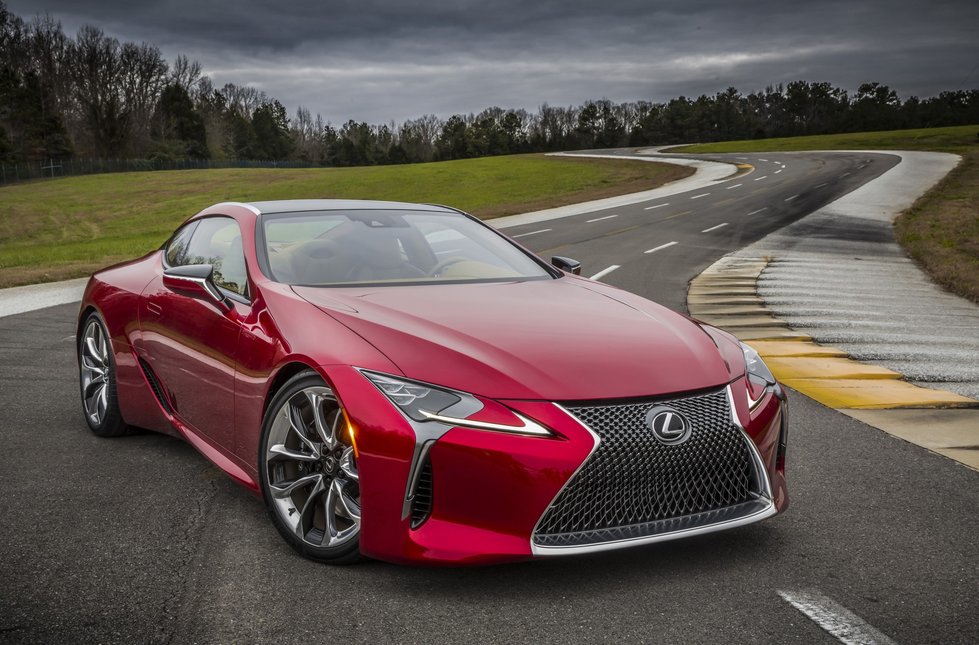 2016_NAIAS_Lexus_LC_500_012hr