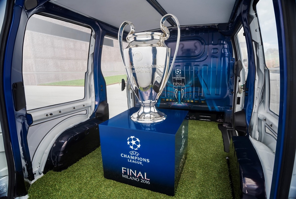 09 Nissan_Milan_UEFA_e-NV200_Trophy