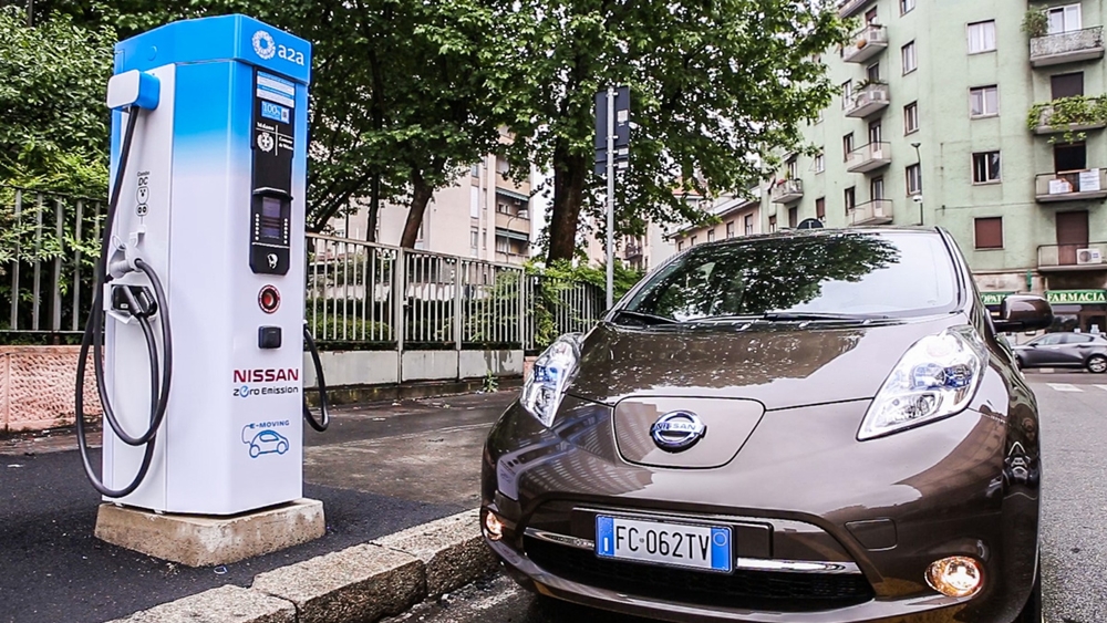 10 Nissan_Milan_UEFA_EV and EV charging station