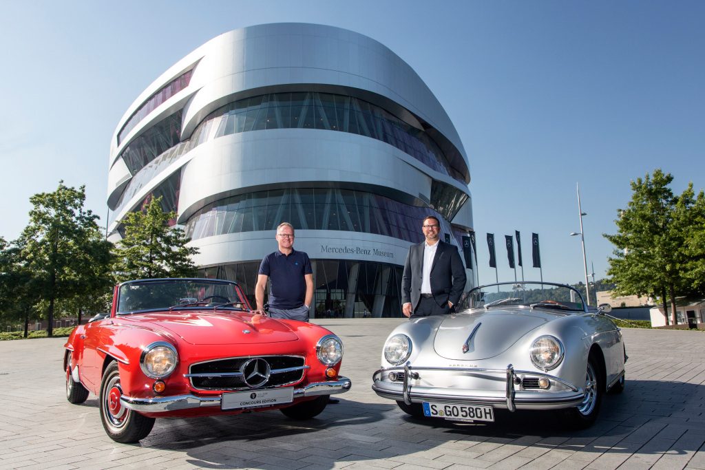 Christian Boucke, Leiter Mercedes-Benz Classic (li.) mit Mercedes-Benz 190 SL und Achim Stejskal, Leiter Porsche Museum (re.) mit Porsche 356 vor dem Mercedes-Benz Museum, Juni 2016 ; Christian Boucke, Head of Mercedes-Benz Classic and Customer Centre with a Mercedes-Benz 190 SL and Achim Stejskal, Head of the Porsche Museum and Historic PR with a Porsche 356 in front of the Mercedes-Benz Museum;