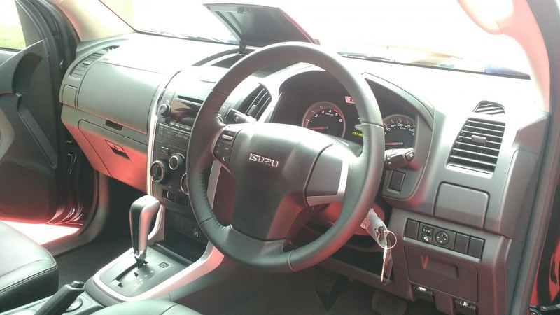 2016_Isuzu_D-Max_Facelift_4