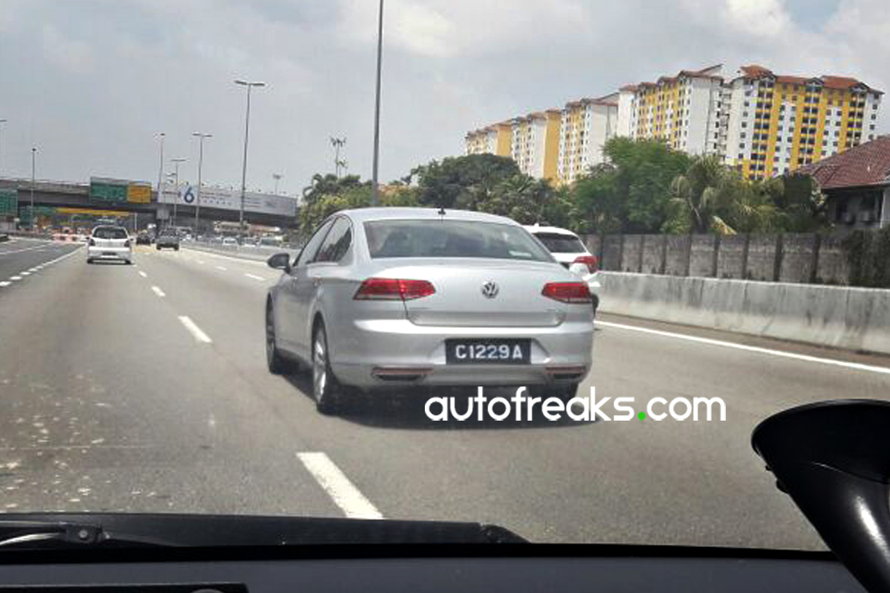 2016_Volkswagen_Passat_B8_Spied_1