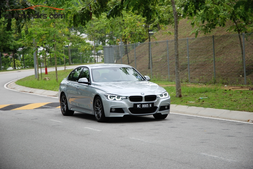 BMW 330i M Sport - 33