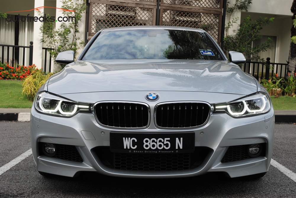 BMW 330i M Sport - 9