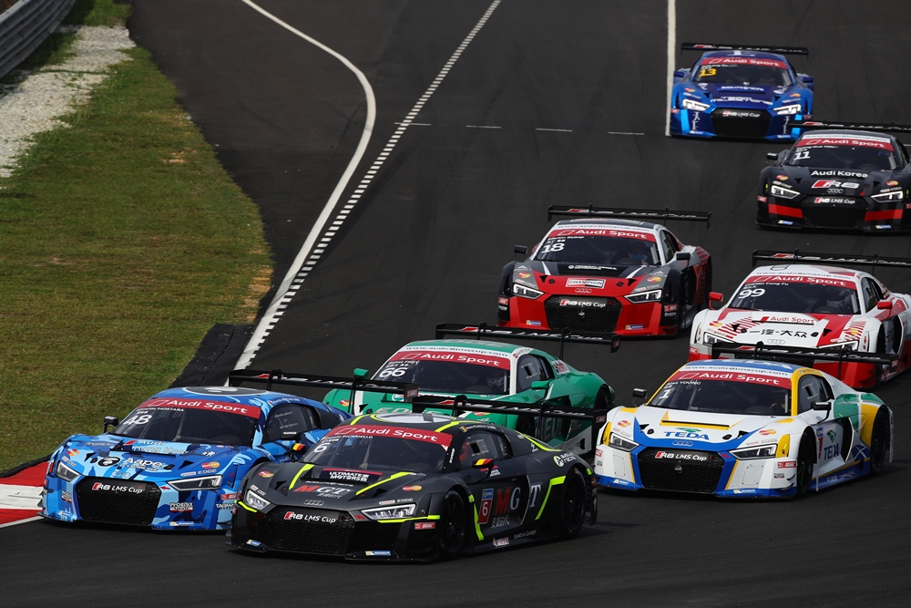 Start of Race 2 at Audi R8 LMS Cup, Rd5 and Rd6, Sepang, Malaysia, 13-14 August 2016.