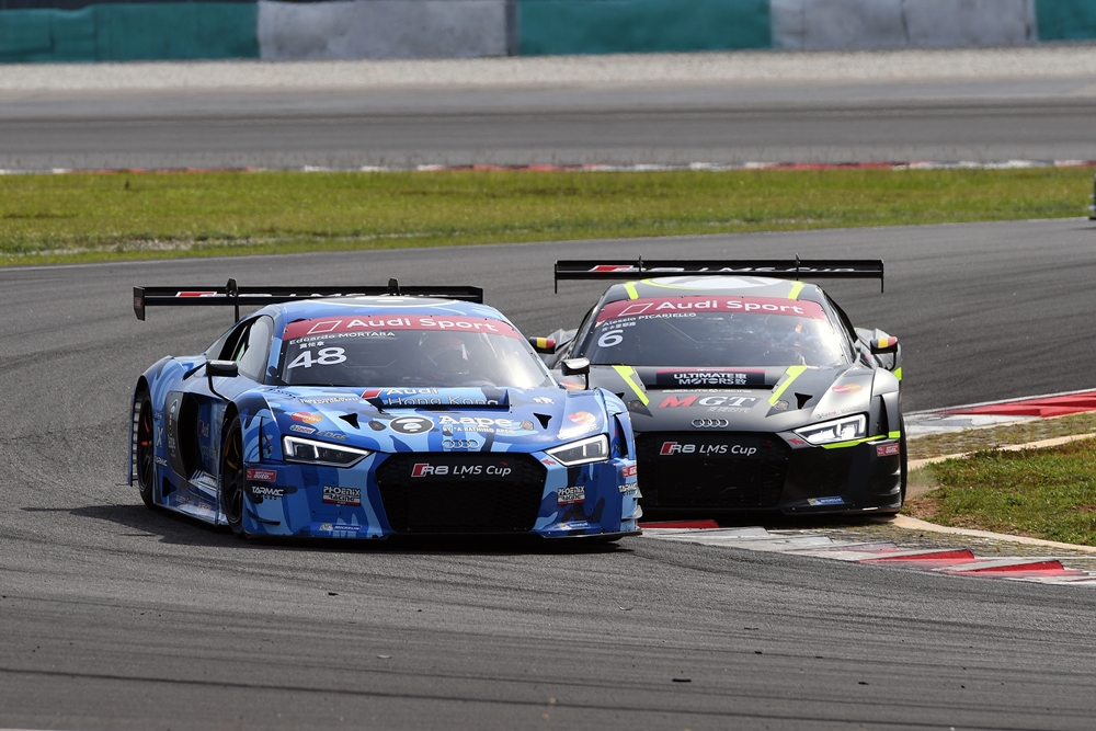 Edoardo Mortara (SWI) Phoenix Racing Asia battles with Alessio Picariello (BEL) MGT Team by Absolute in Race 2 at Audi R8 LMS Cup, Rd5 and Rd6, Sepang, Malaysia, 13-14 August 2016.