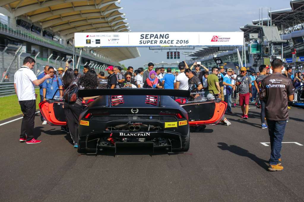 Sepang grid walk