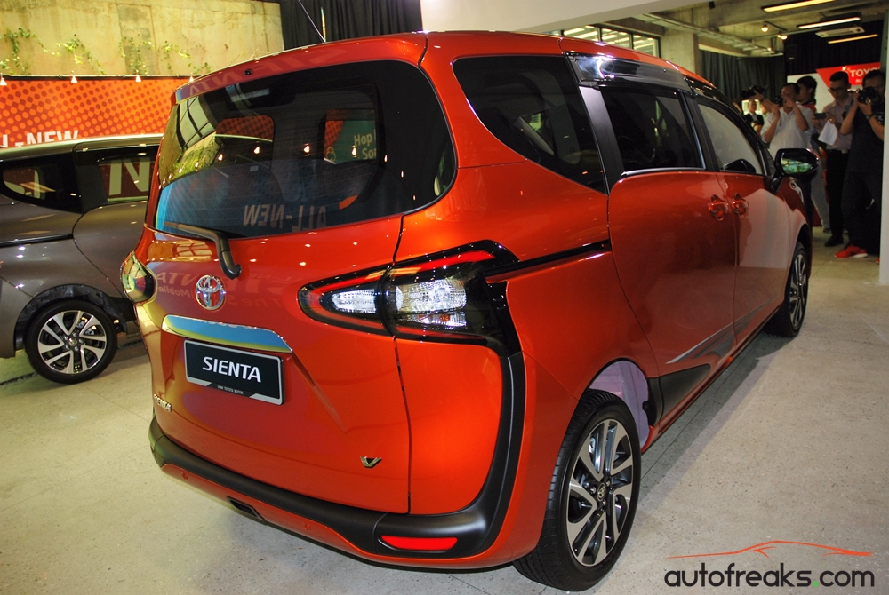 Toyota Sienta - 1