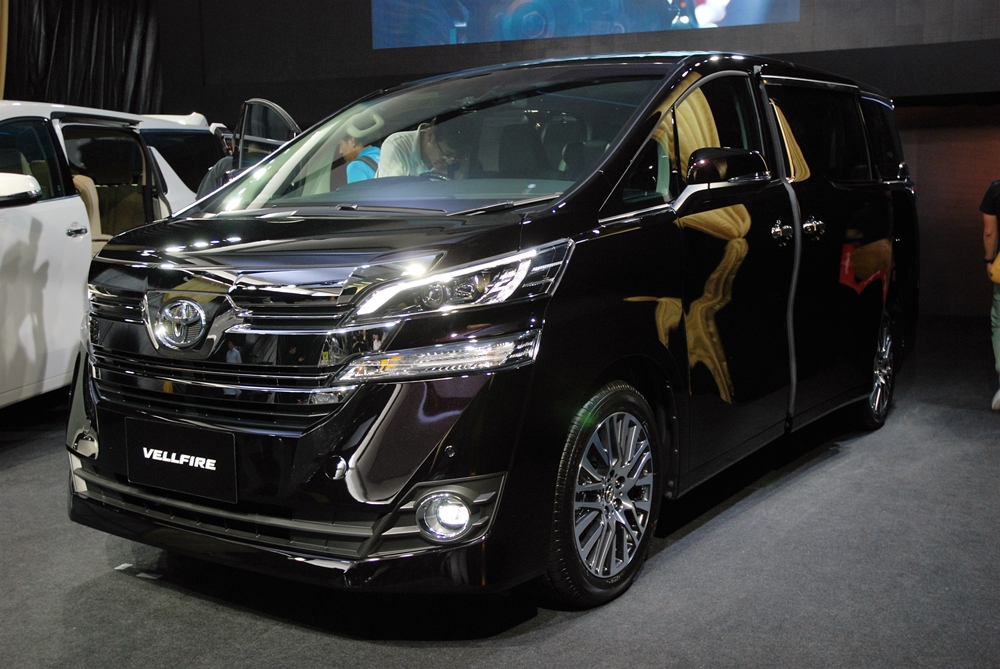 Toyota Vellfire (1)