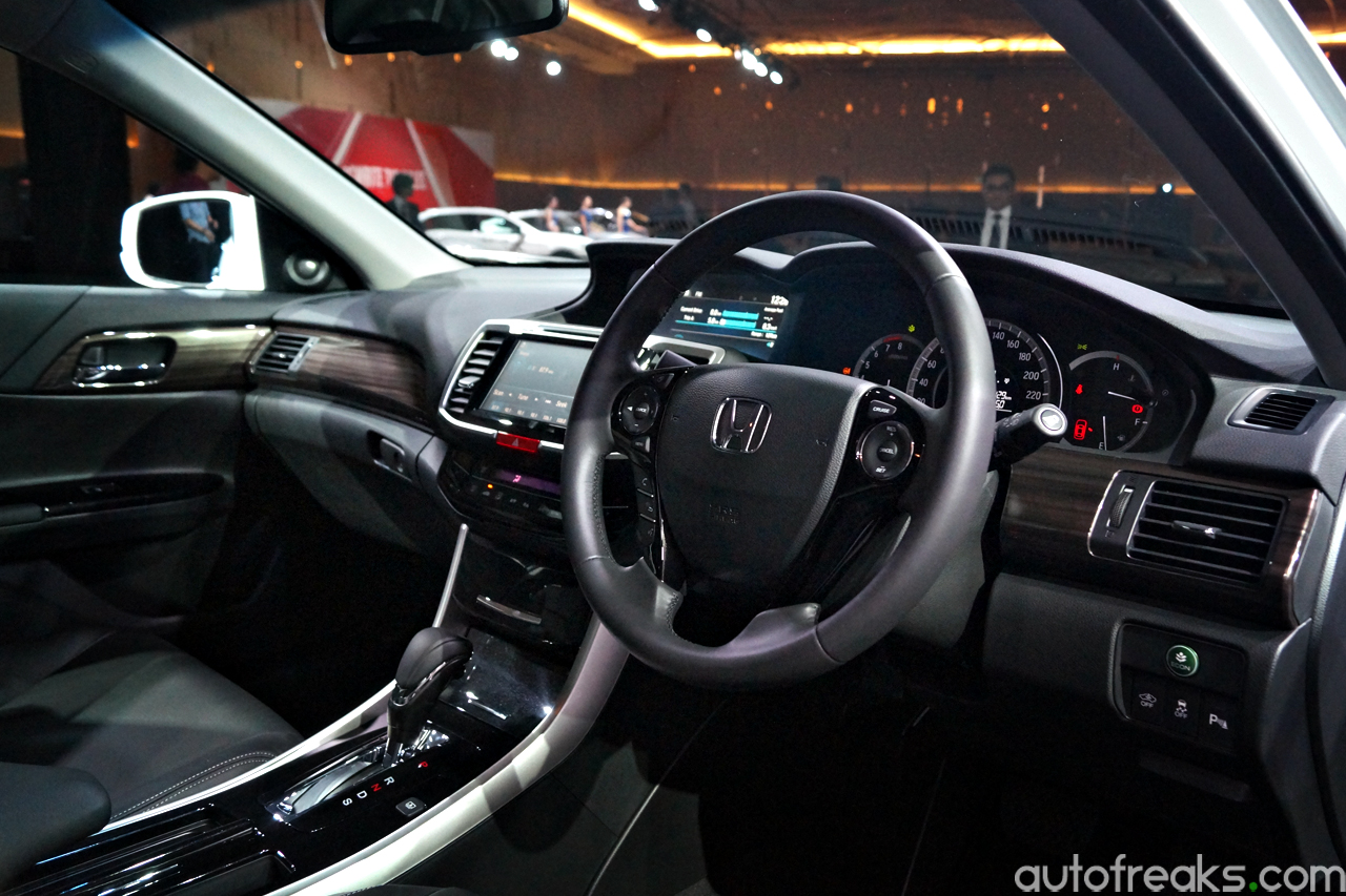 2016_Honda_Accord_facelift (13)