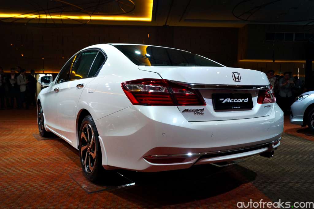 2016_Honda_Accord_facelift (8)