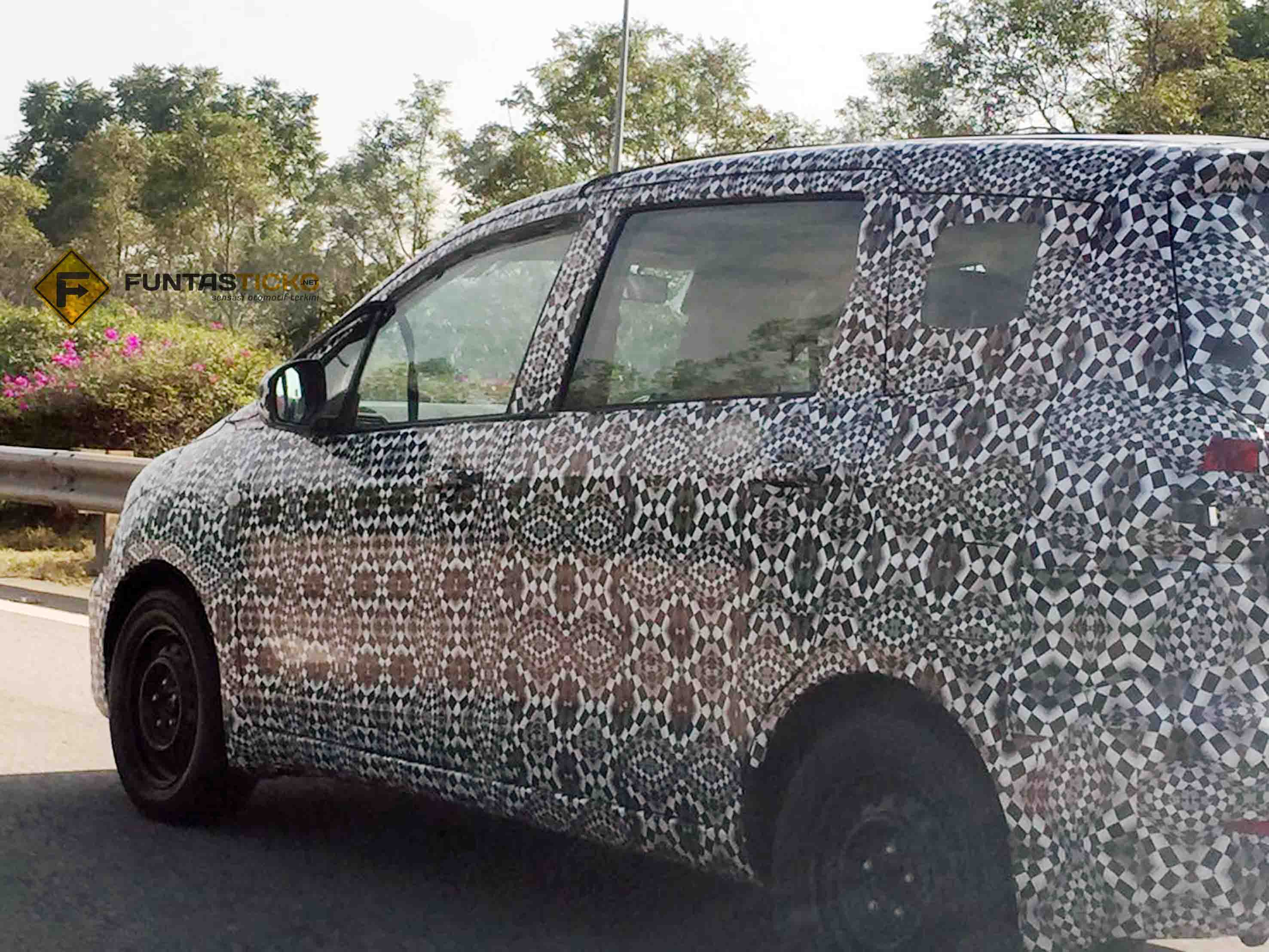 Spied! Suzuki Ertiga-based Proton MPV caught on Elite 