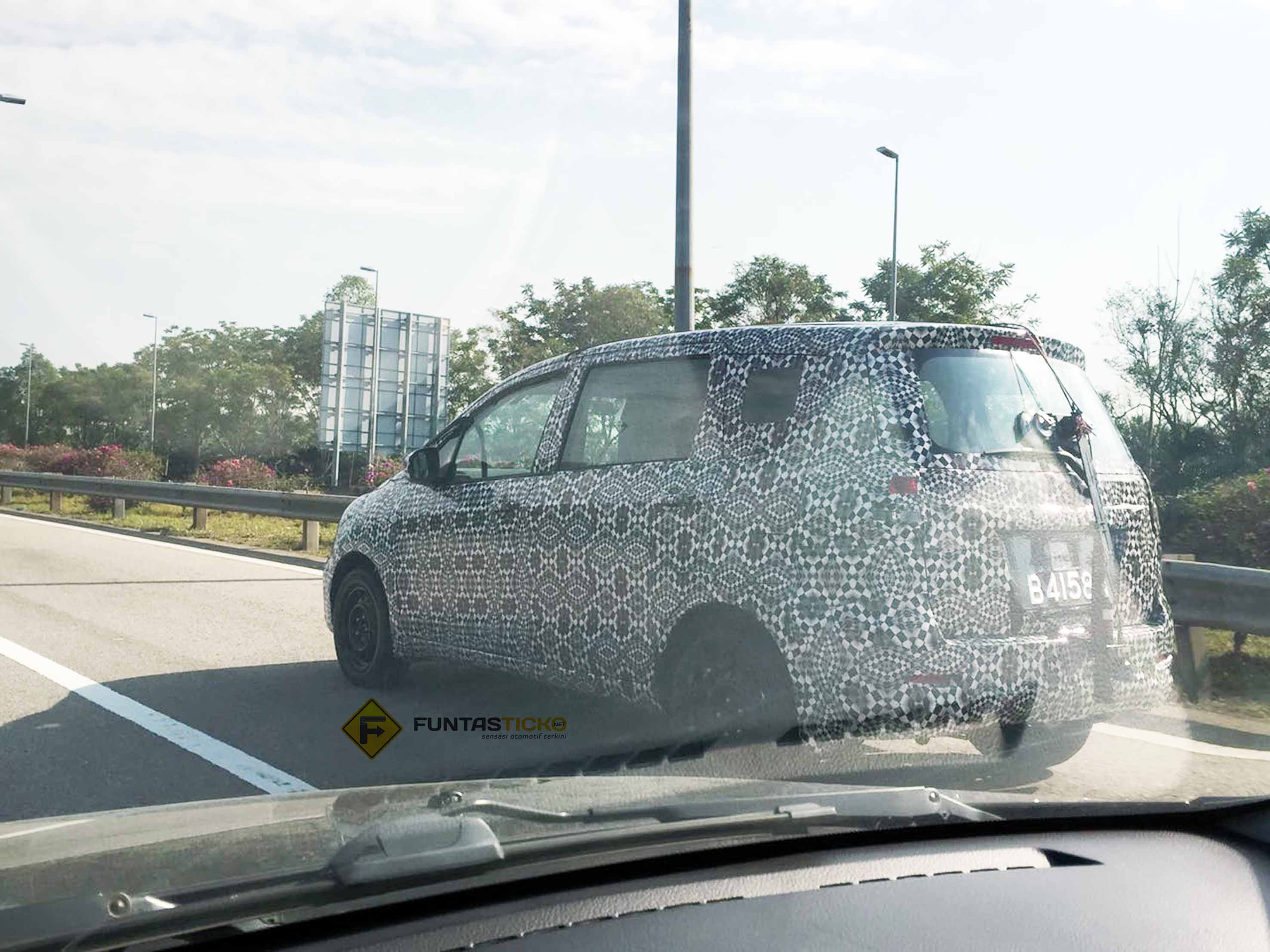 Spied! Suzuki Ertiga-based Proton MPV caught on Elite 