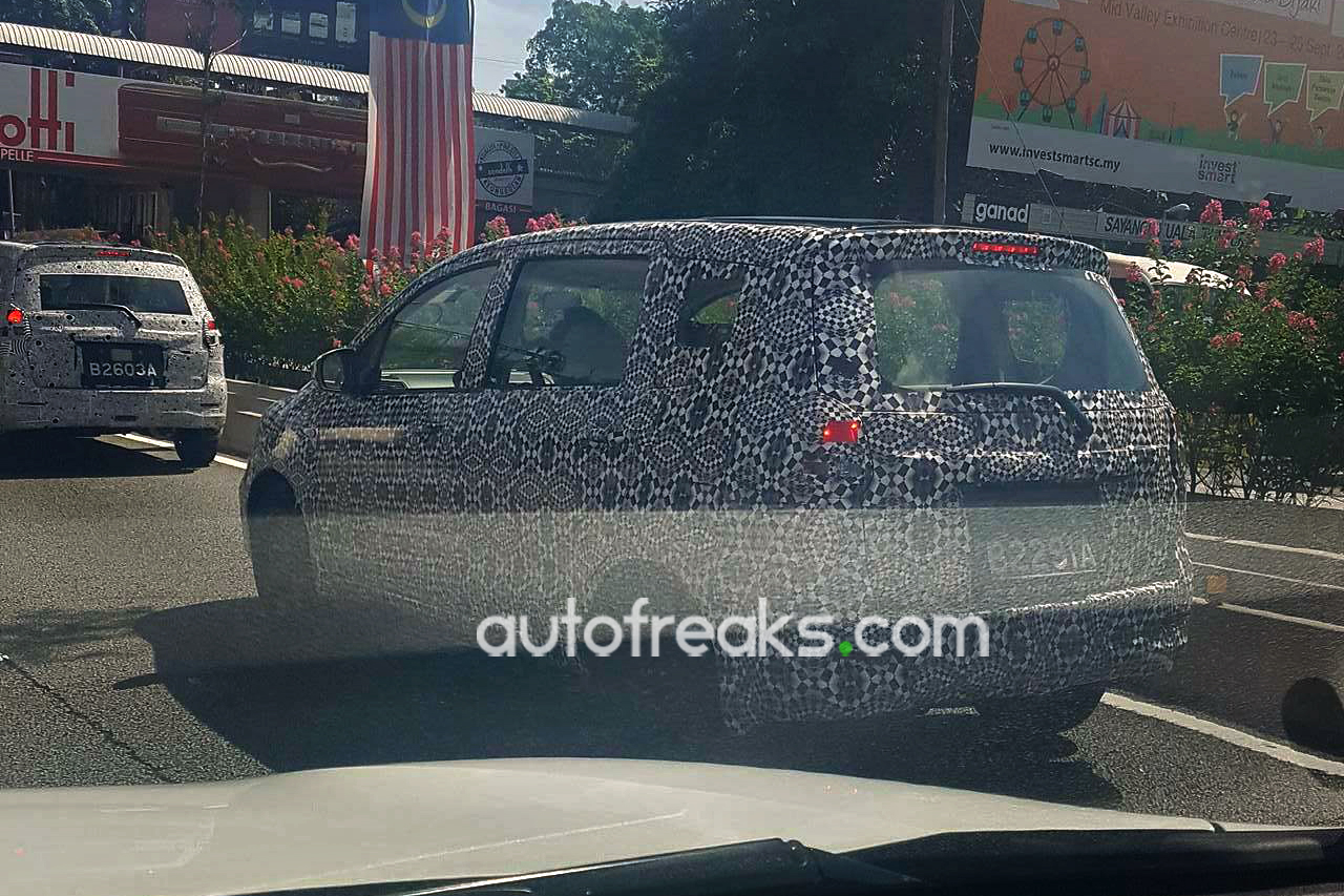 2016_Suzuki_Ertiga_Spied_2