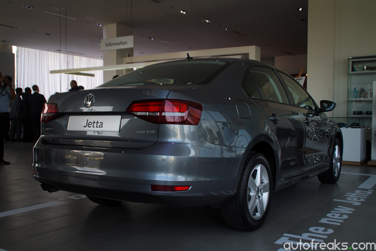 2016_Volkswagen_Jetta_Comfortline (3)