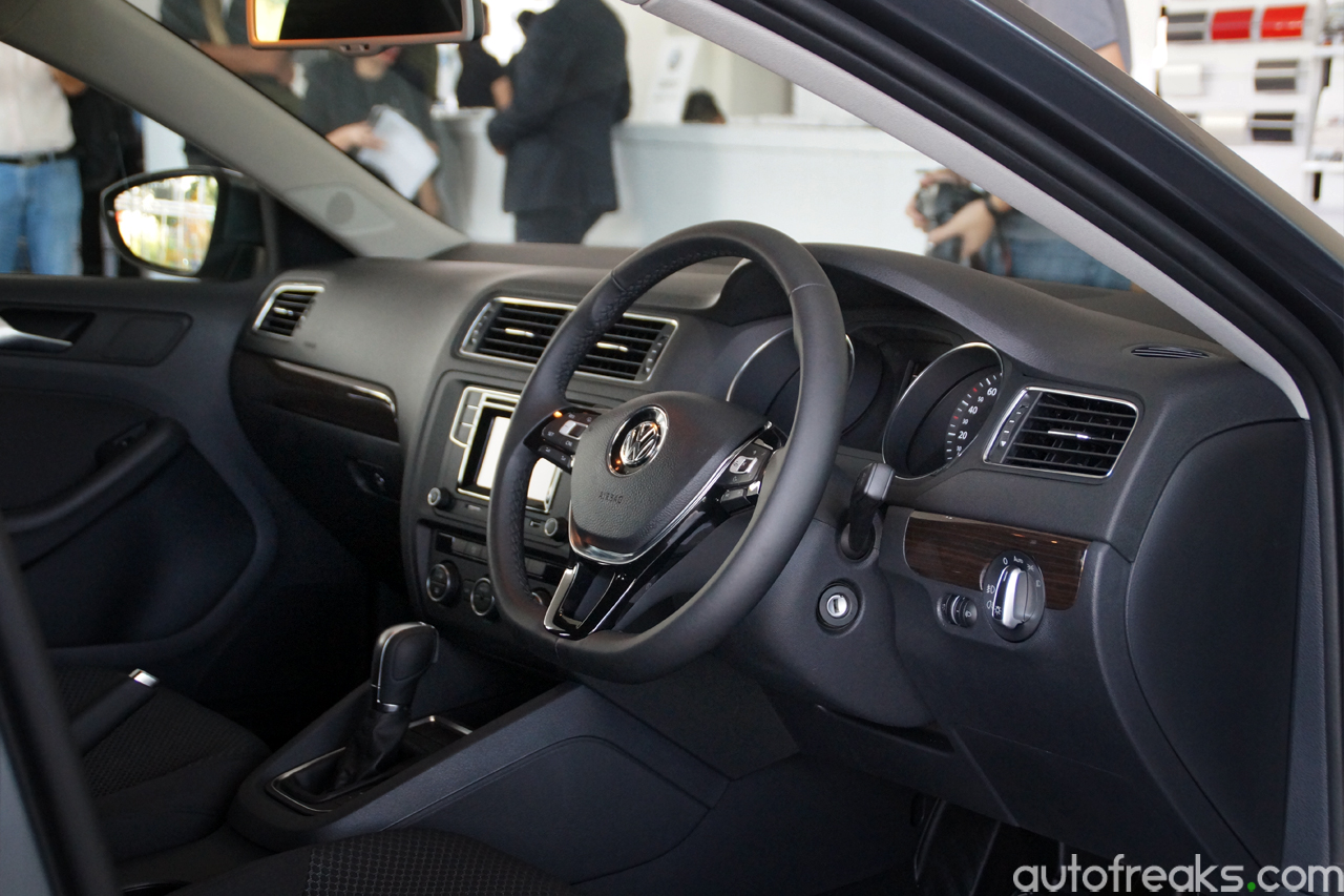 2016_Volkswagen_Jetta_Comfortline (4)