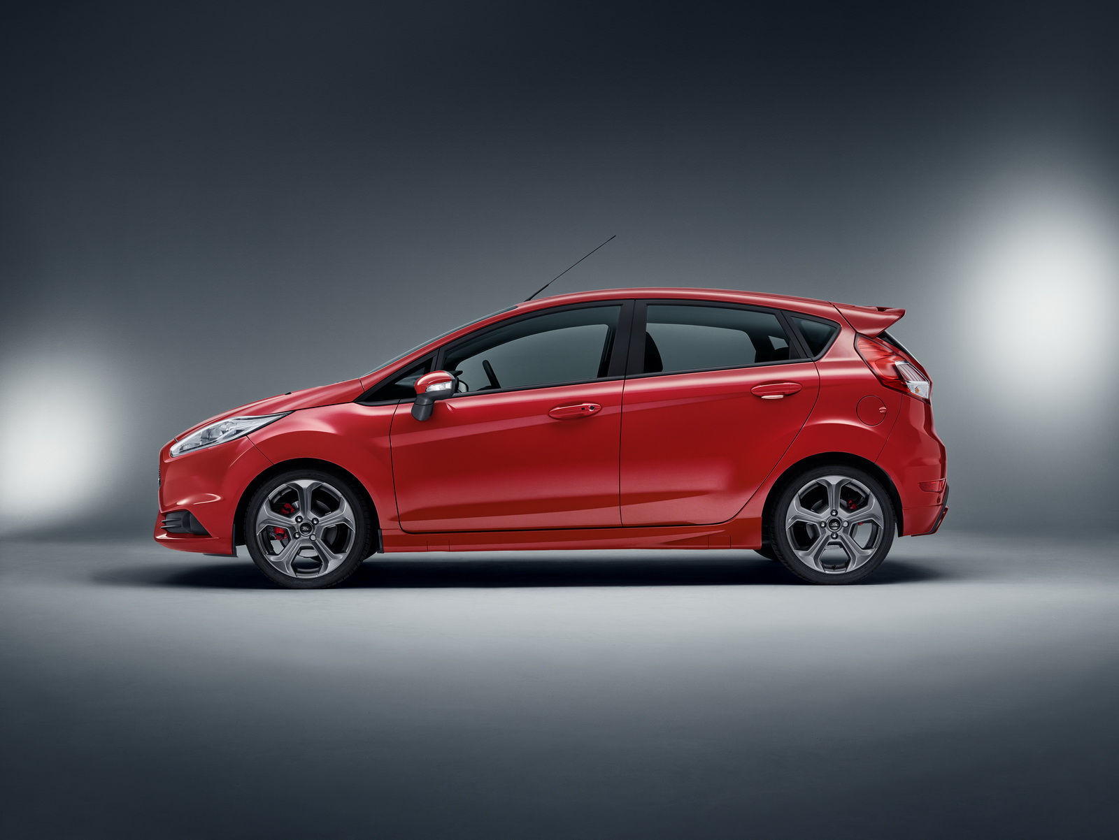 2017-Ford_Fiesta_ST_5_Door3