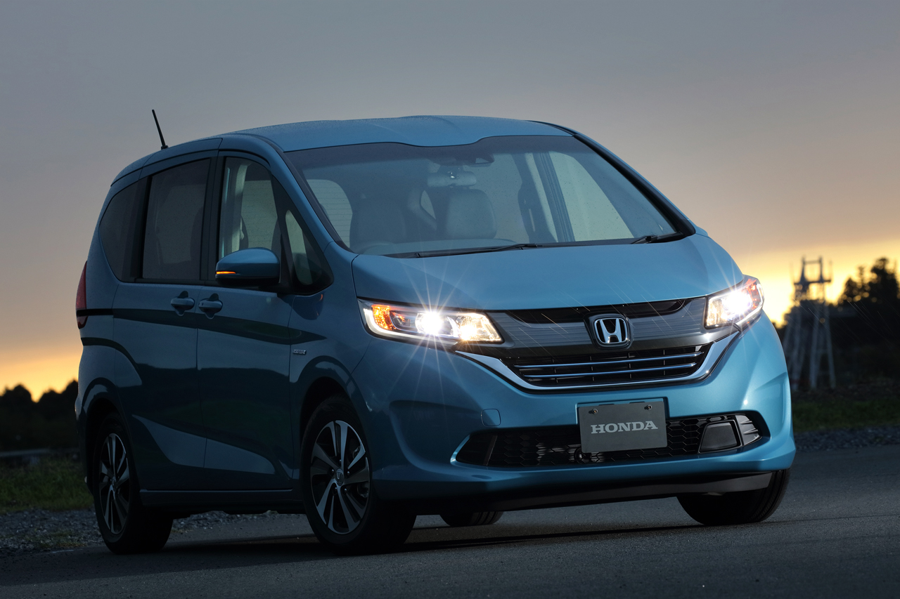 2017_Honda_Freed+_12