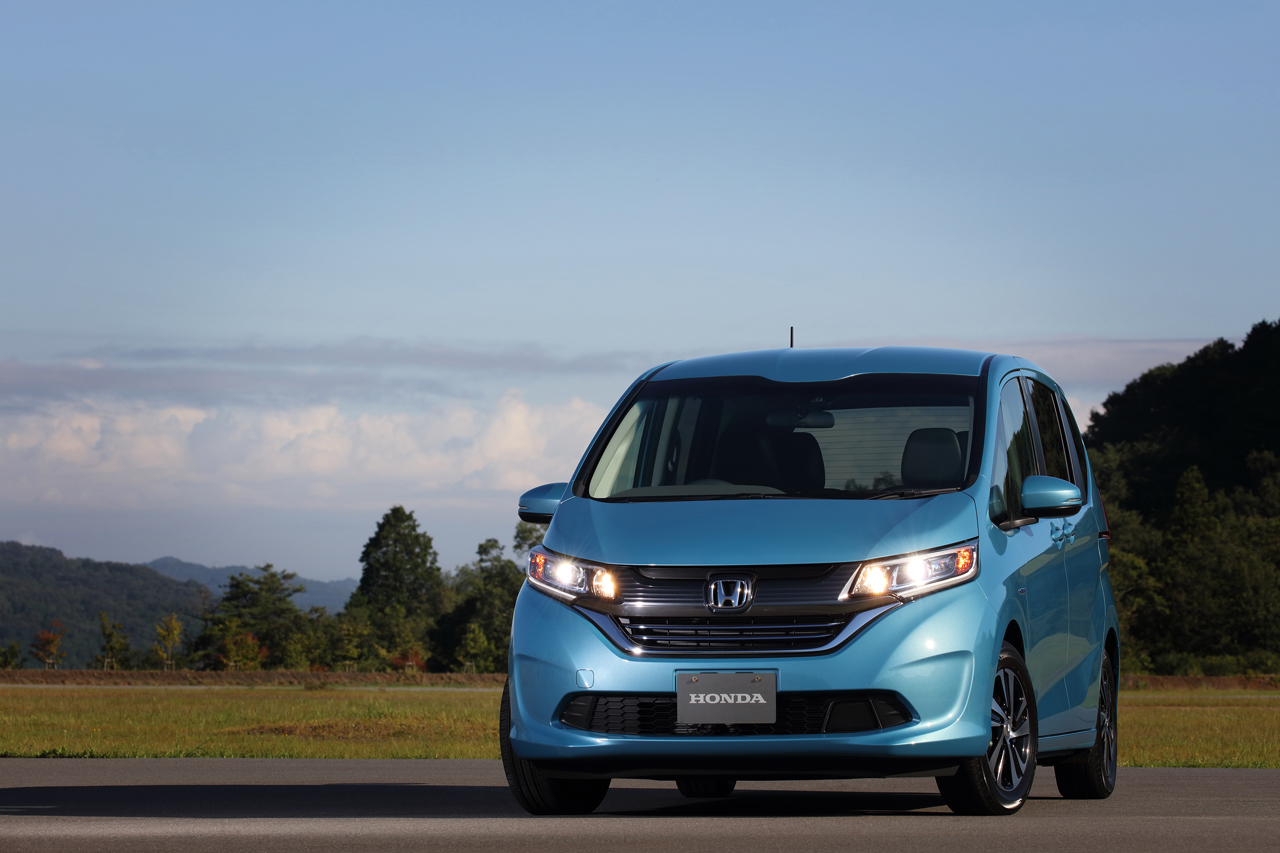 2017_Honda_Freed+_17