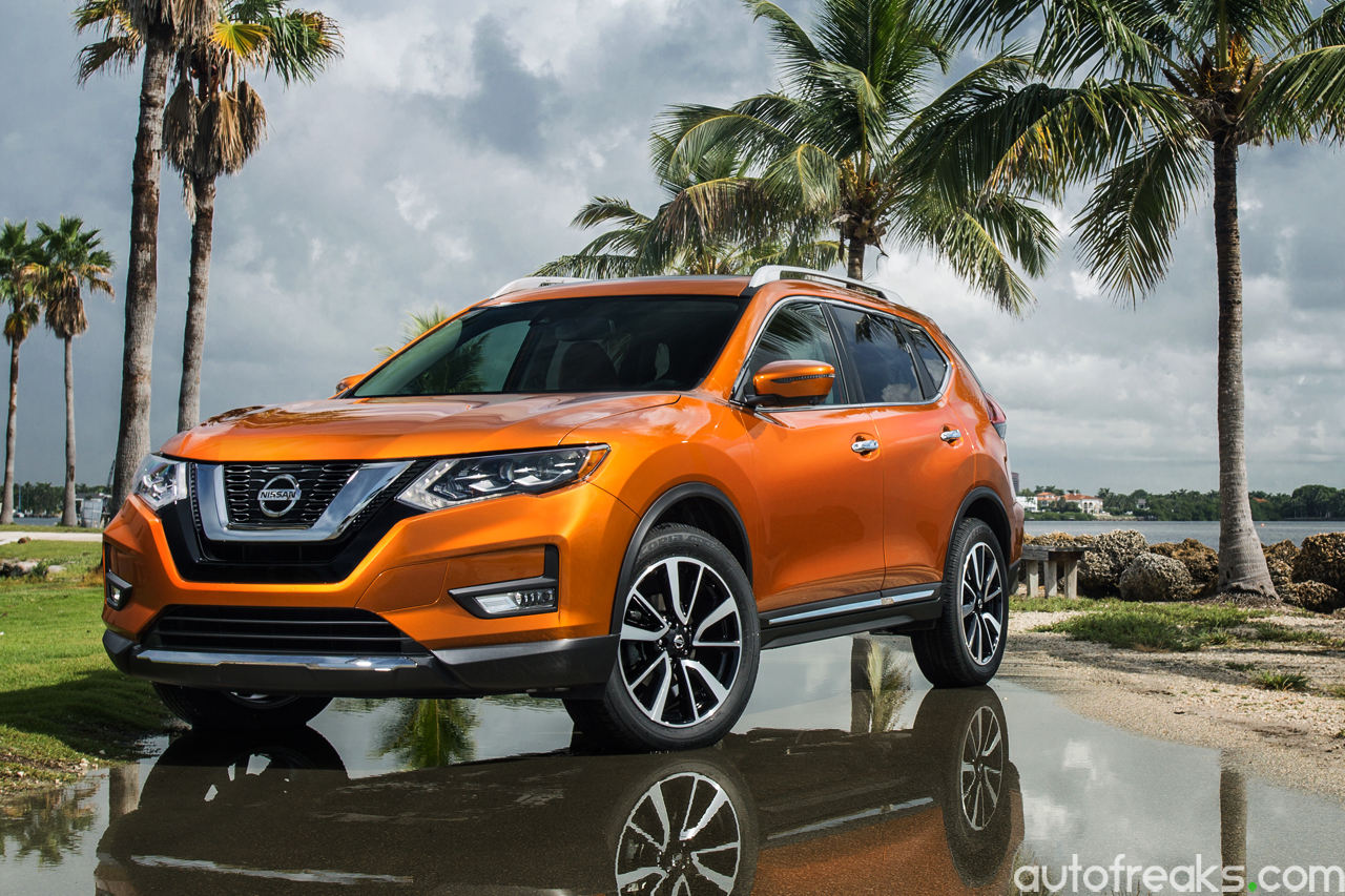 2017_Nissan_Rogue_1