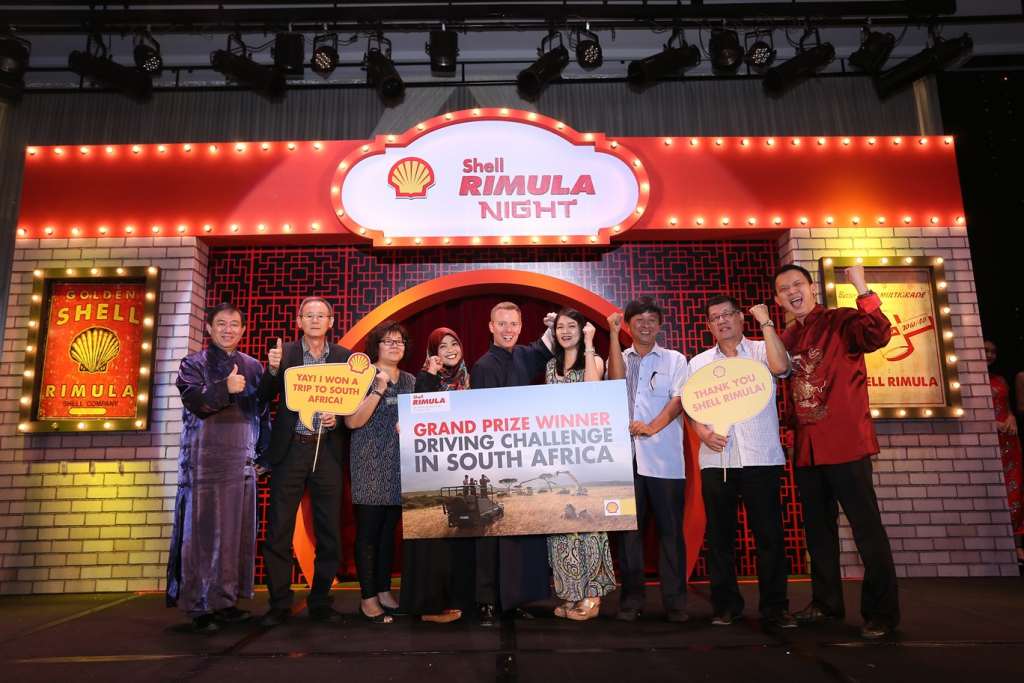 Shell Lubricants GM Leslie Ng (L), Exec Dir Troy Chapman (Centre) and Mk...