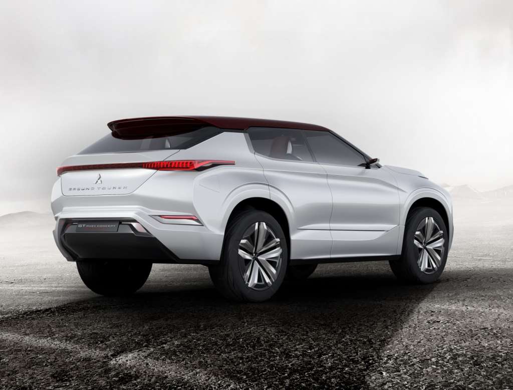 World-Premiere-of-Ground-Tourer-SUV-Mitsubishi-GT-PHEV-Concept (2)