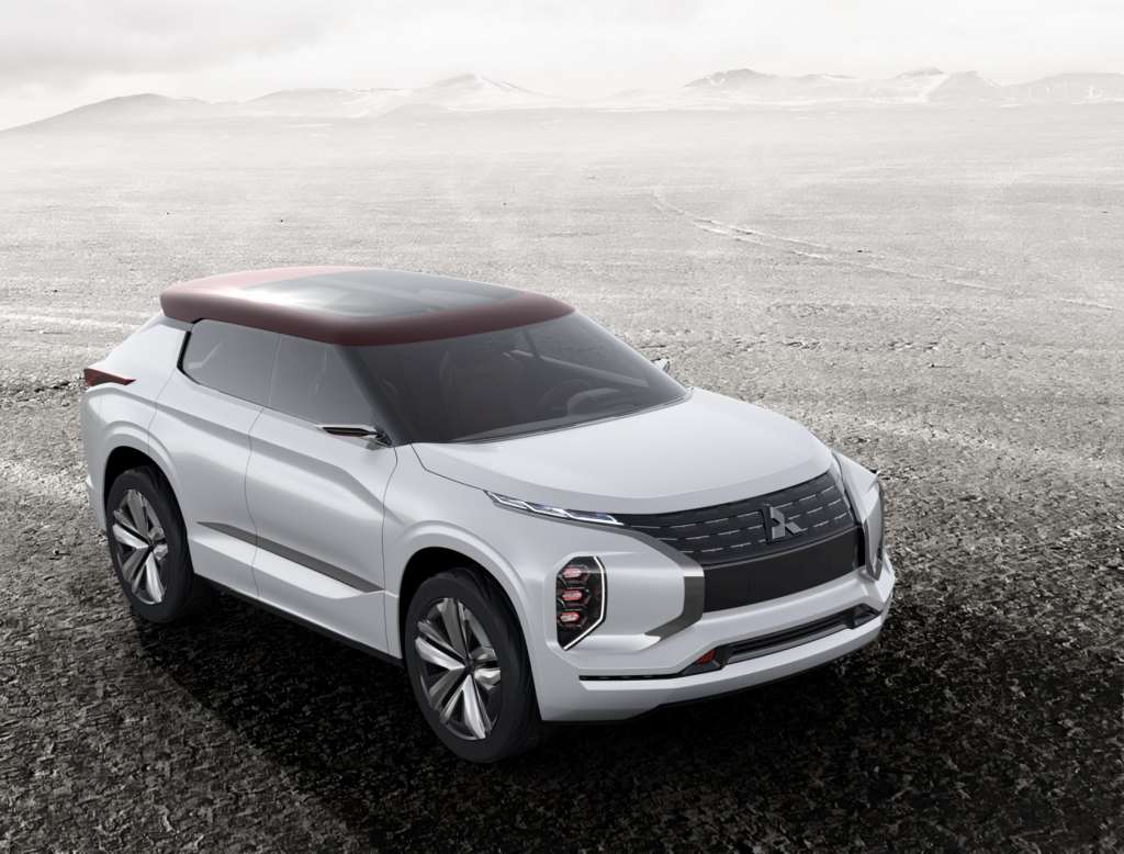 World-Premiere-of-Ground-Tourer-SUV-Mitsubishi-GT-PHEV-Concept (4)