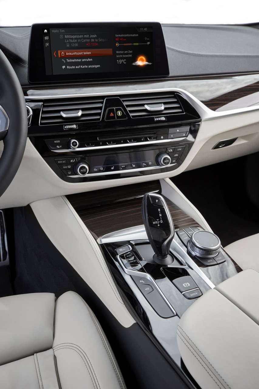 2017_BMW_G30_5_Series (12)