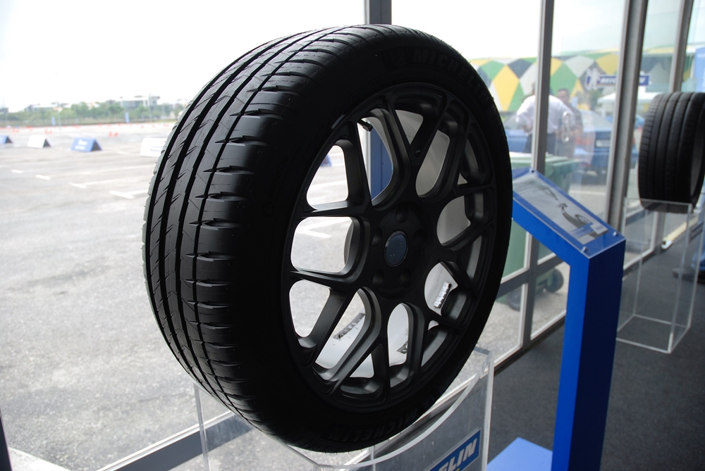 Michelin Pilot Sport 4 - 29