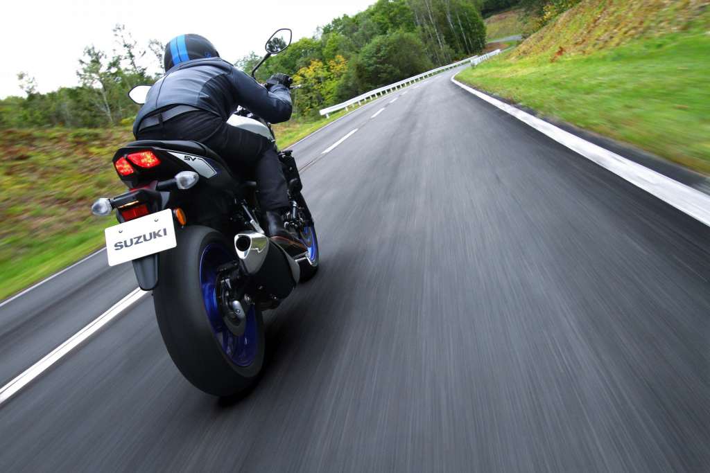 SV650AL7_Action_3