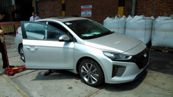 2016_Hyundai_Ioniq_Spied_1