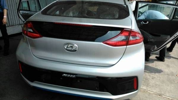 2016_Hyundai_Ioniq_Spied_2