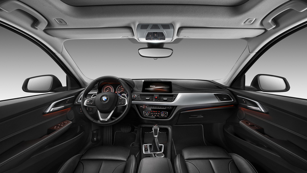 2017_BMW_1_Series_Sedan_5