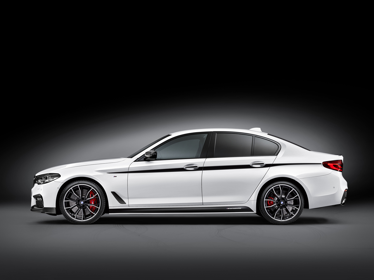 2017_BMW_G30_5_Series_M_Performance (15)