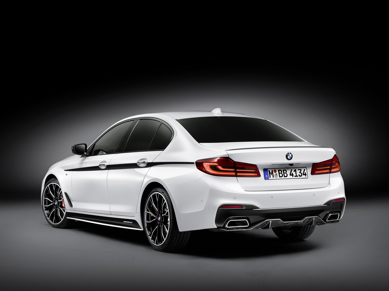 2017_BMW_G30_5_Series_M_Performance (2)