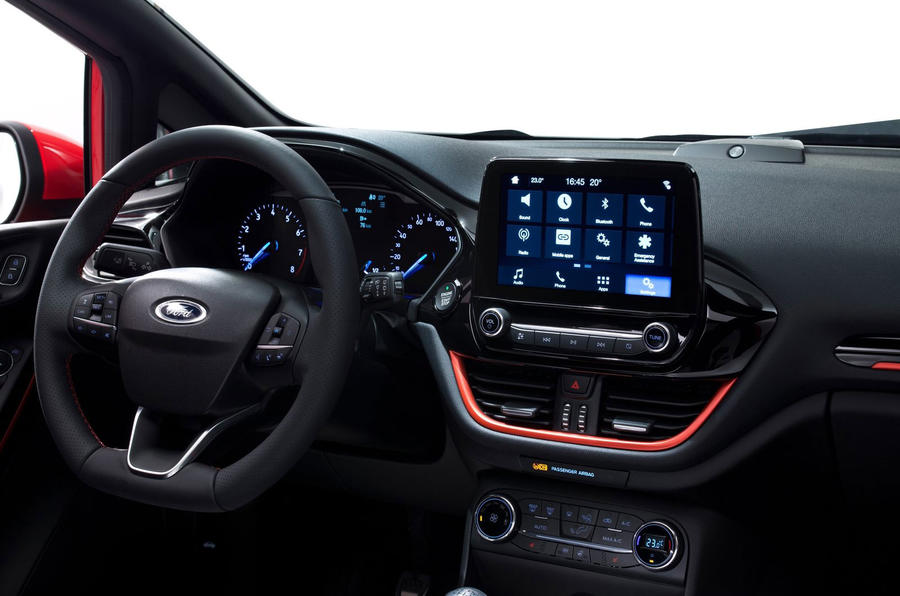2017_Ford_Fiesta_Interior_1