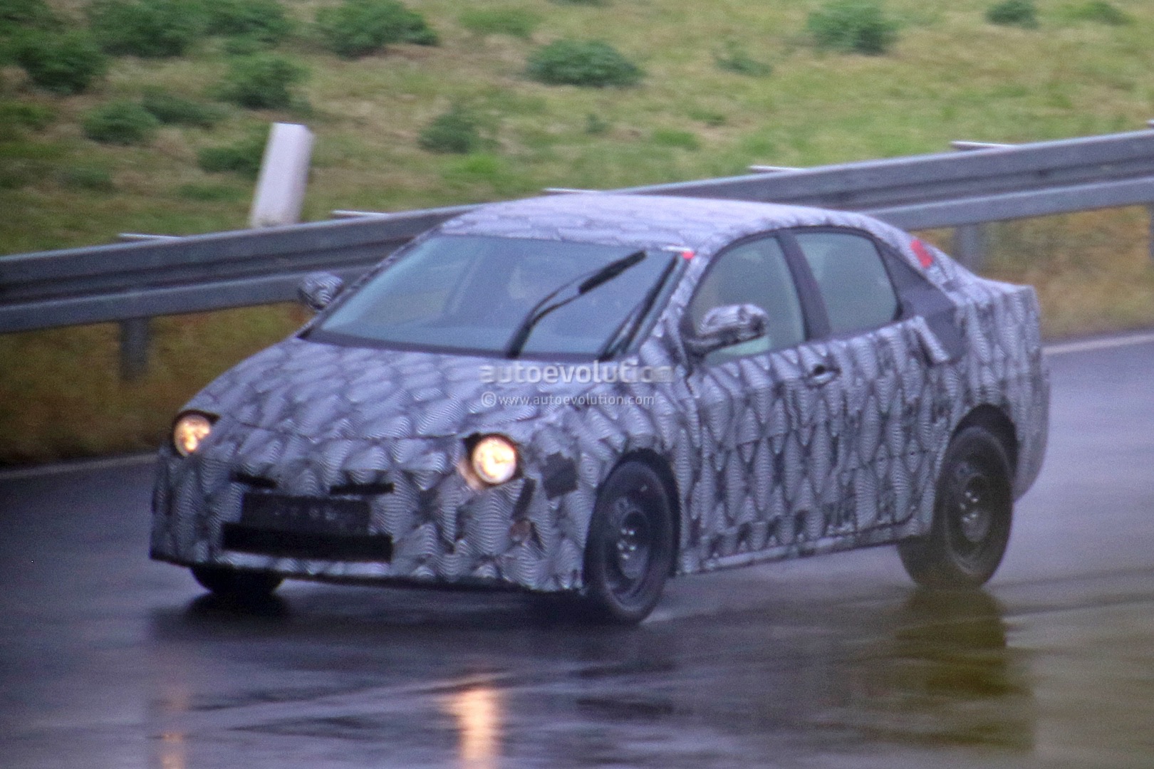 2019_Toyota_Corolla_Spied_1