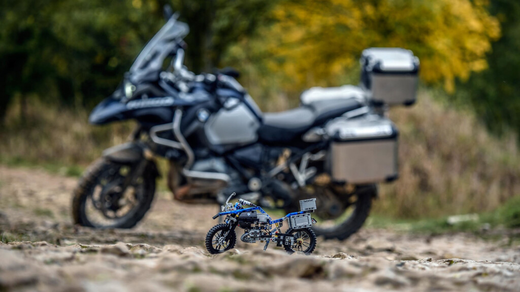 LEGO Technic BMW R 1200 GS Adventure - 1