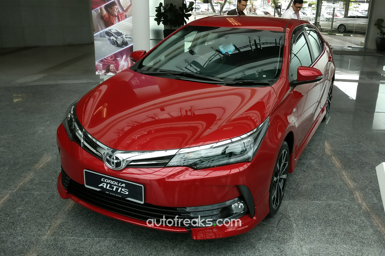 2016_Toyota_Corolla_Altis_Facelift_Preview_2016_1