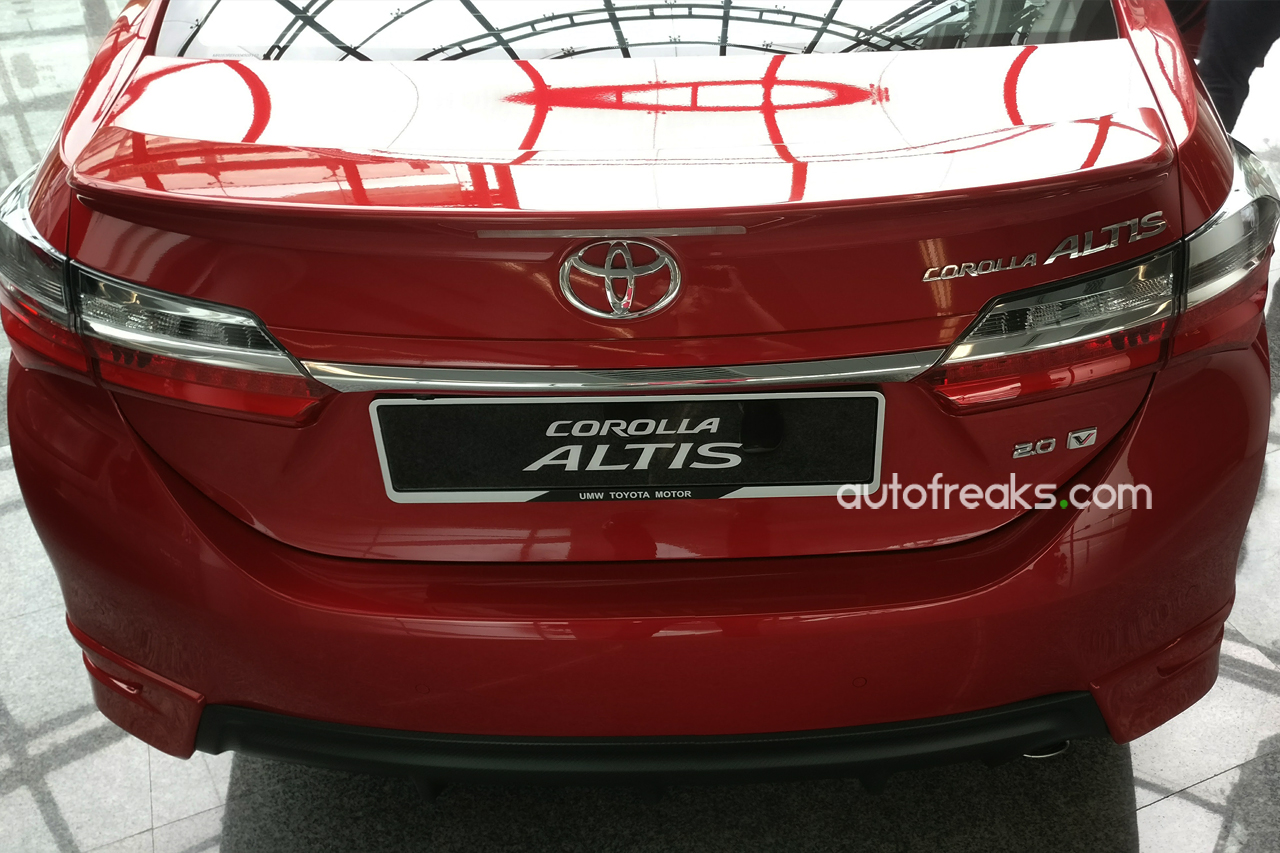 2016_Toyota_Corolla_Altis_Facelift_Preview_2016_6