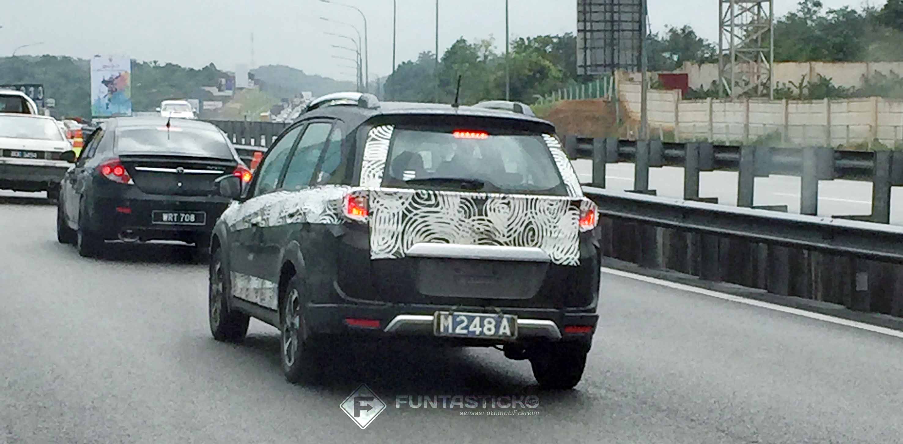 2017_Honda_BR-V_Spied_2