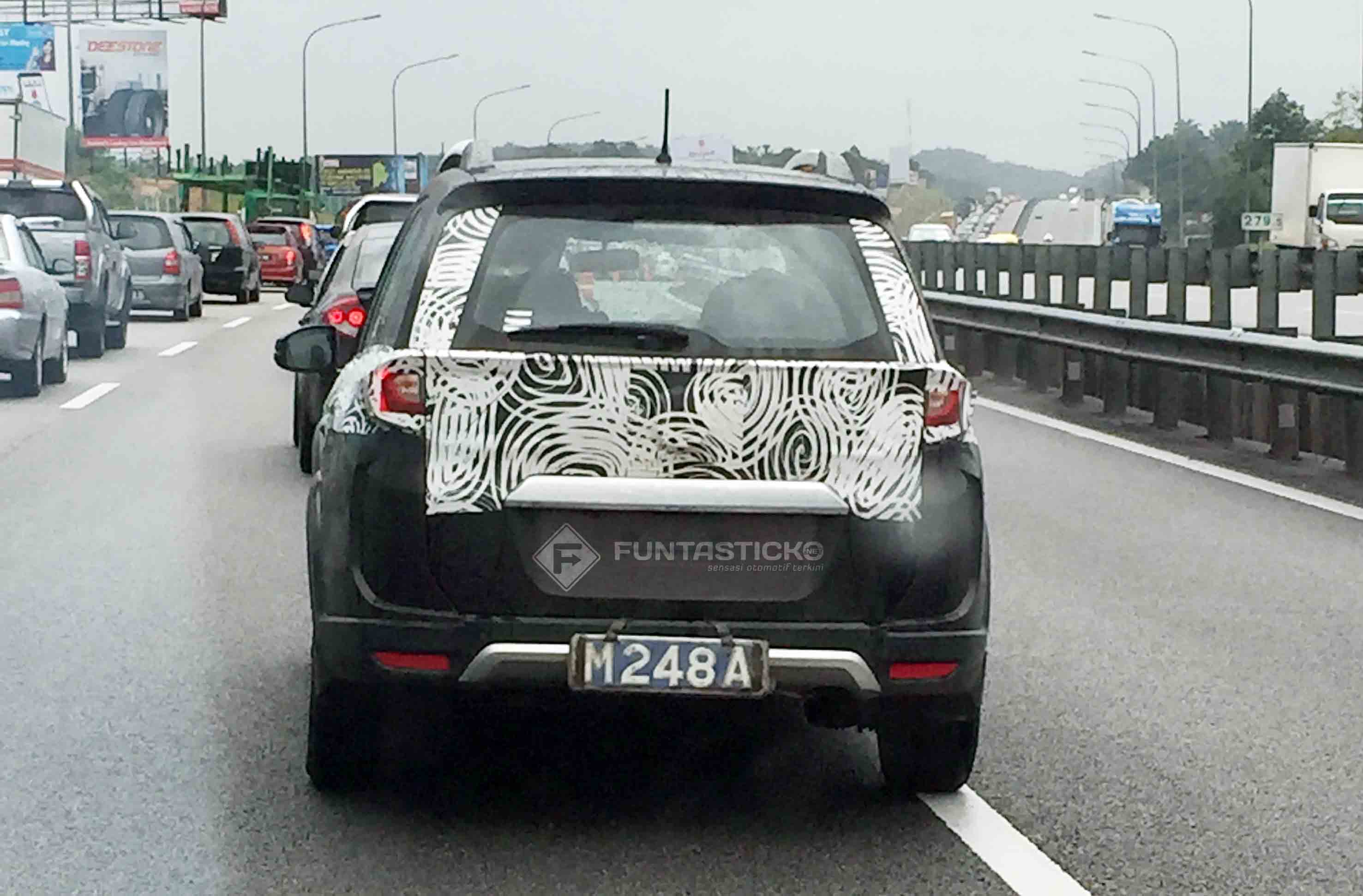 2017_Honda_BR-V_Spied_3