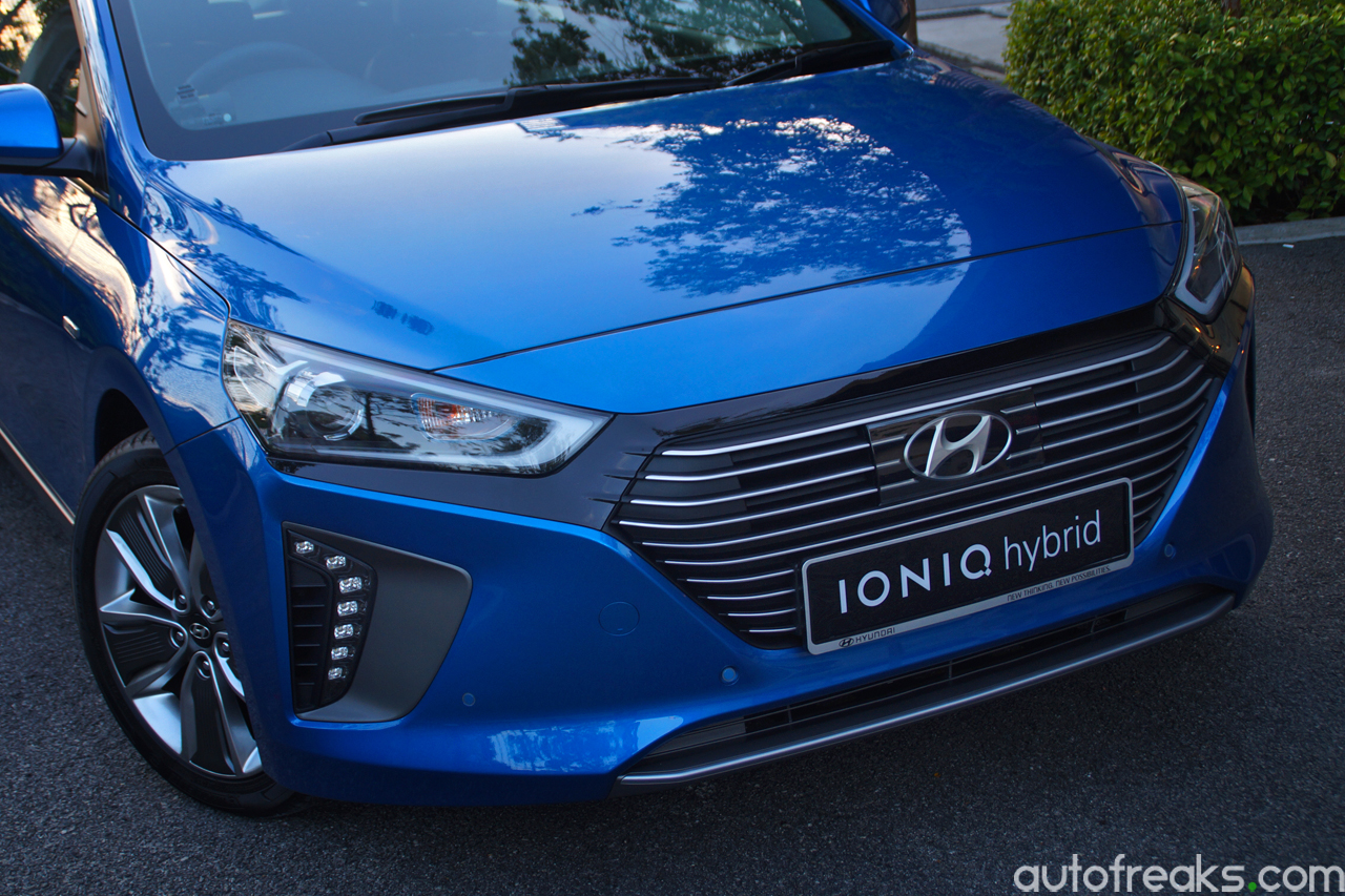 2017_Hyundai_Ioniq_Review (3)