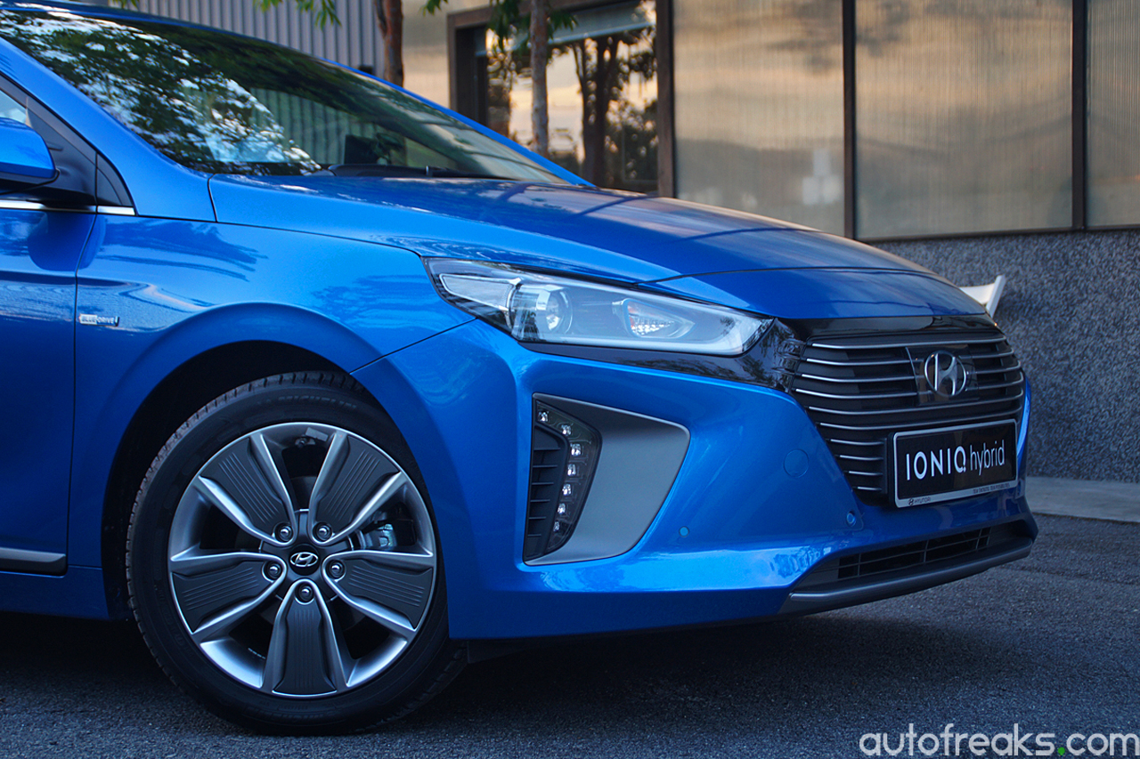 2017_Hyundai_Ioniq_Review (9)