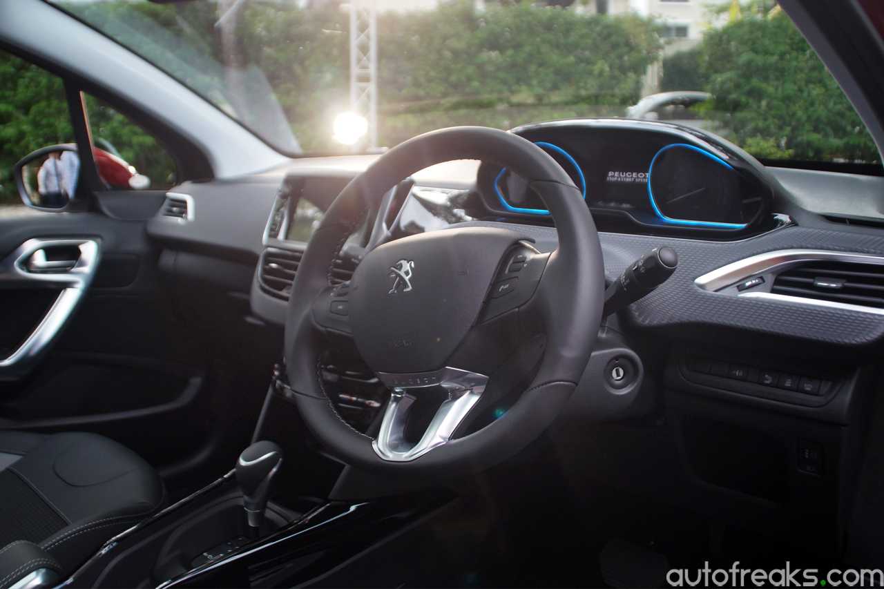 2017_Peugeot_2008_Puretech_Preview (5)