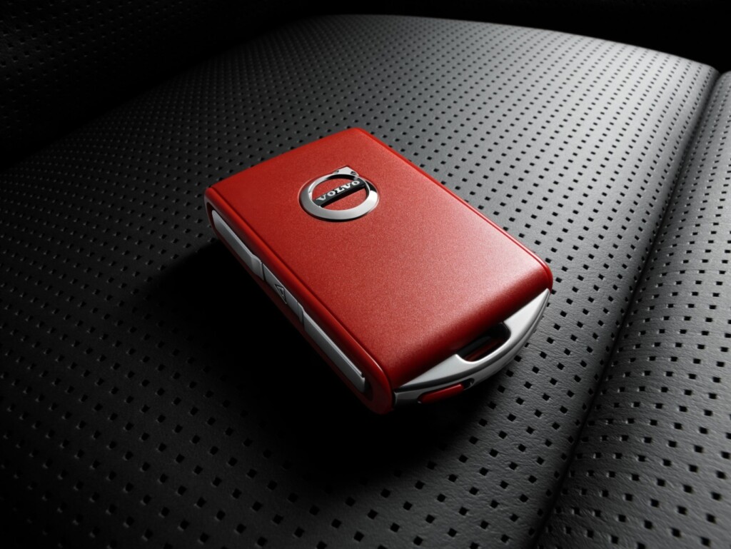 201883_Volvo_Cars_new_Red_Key_means_your_car_is_always_in_safe_hands