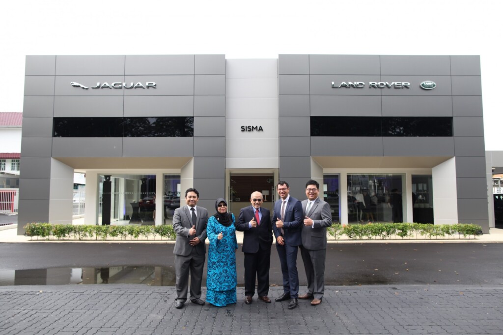 (L-R) Syed Iskandar, Datuk Aishah, Tuan Syed Hussain, Syed Khalil & Dato' Sri Tan